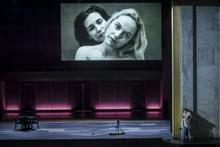 LE CHEVALIER A LA ROSE -