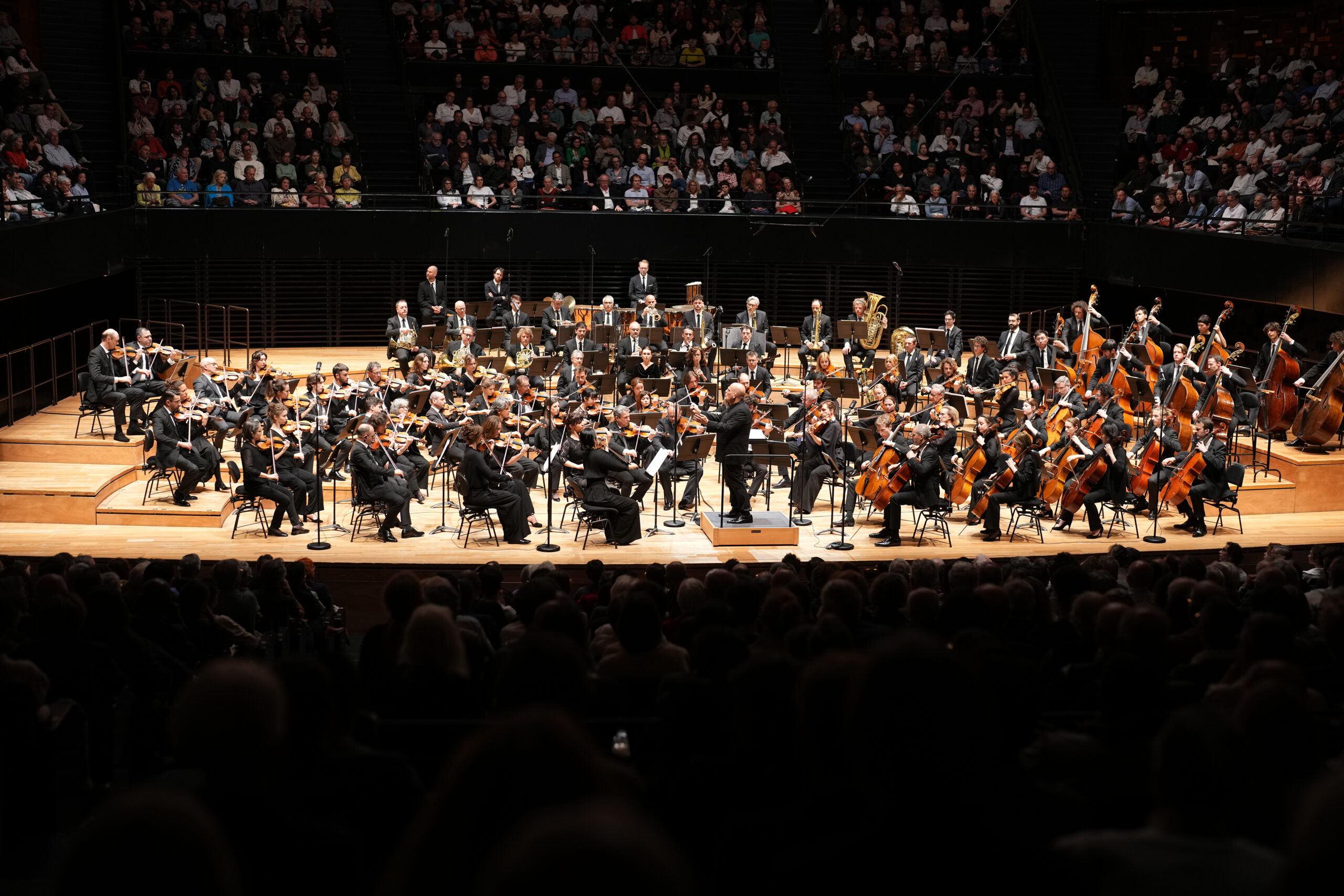 Jaap van Zweden conducts the Orchestre Philharmonique de Radio France at the Philharmonie de Paris